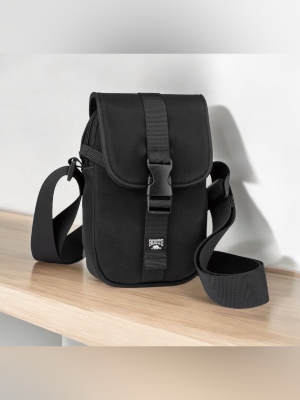NEW Roots Juan Cell Phone Crossbody Bag Black Unisex Men's Women's Kid's